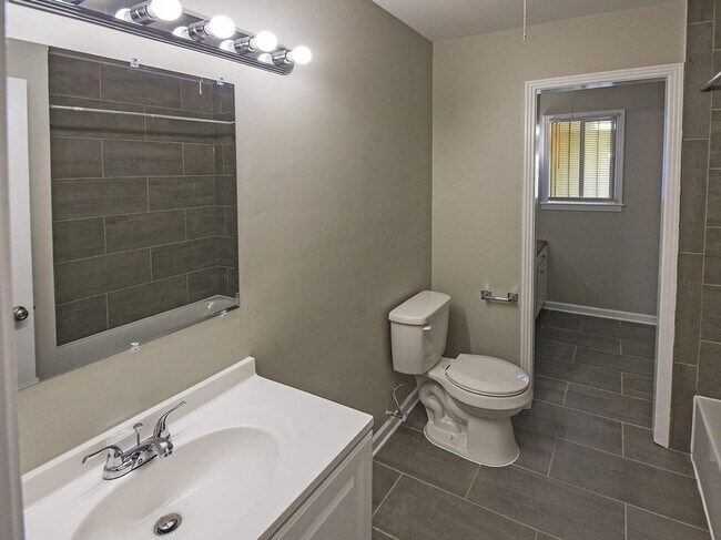 Building Photo - NEWLY UPDATED Mid-Century Mod home with 2 beds, 2 baths.