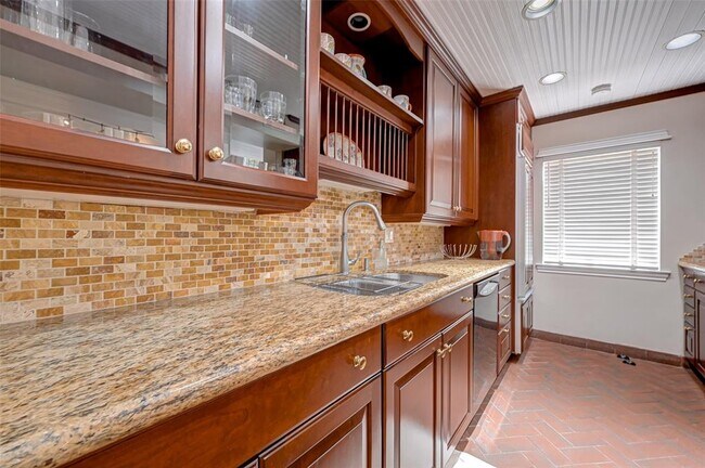 Building Photo - 6329 Del Monte Dr