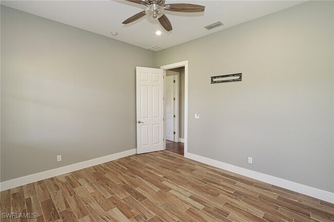 Building Photo - 16680 Oak Grove Ct