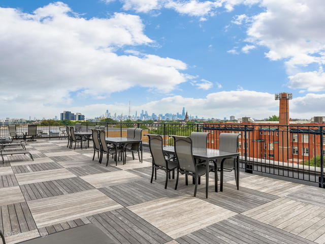 Building Photo - 3125 W Fullerton Ave