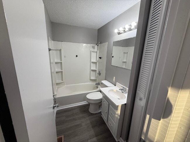 Building Photo - 1857 Dunkirk Dr