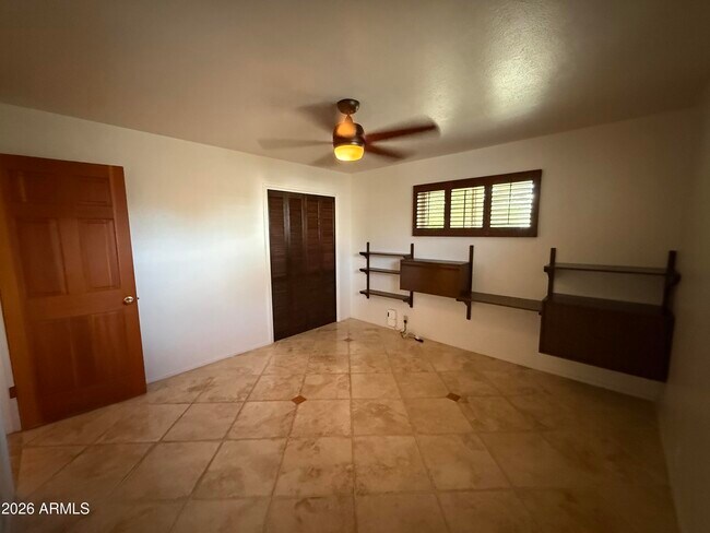Building Photo - 2114 S La Rosa Dr
