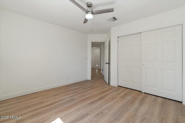 Building Photo - 1414 N Palmsprings Dr