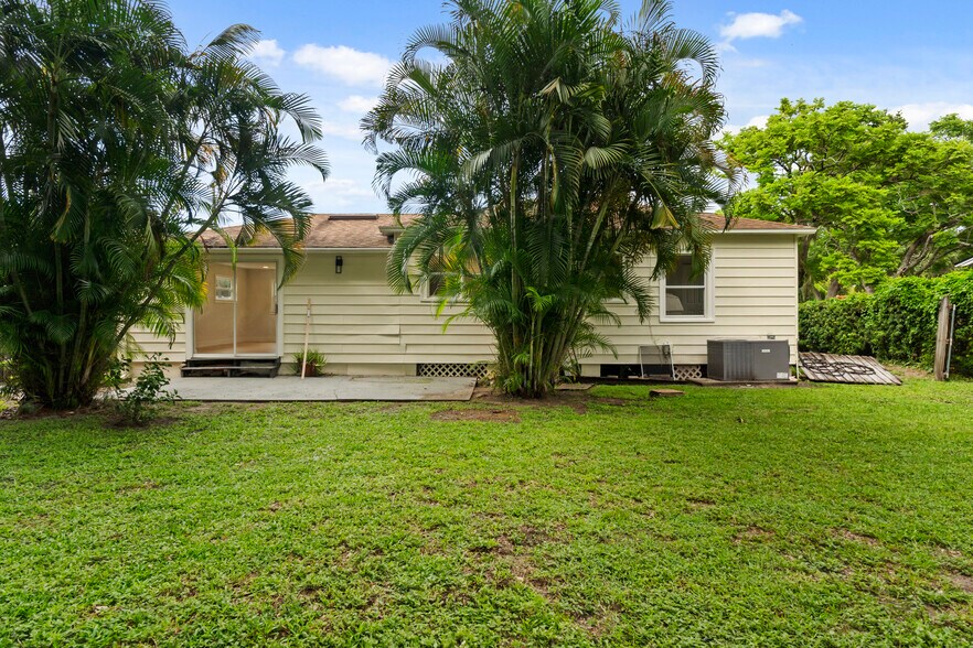 Building Photo - 1608 Knollwood Circle