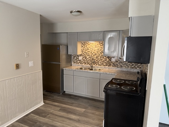 Kitchen 2 - 487 S Main St