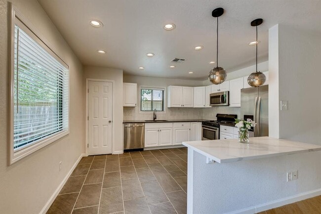 Building Photo - 7606 Scenic Brook Dr