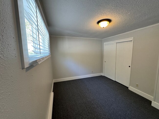 Building Photo - 1074/A/