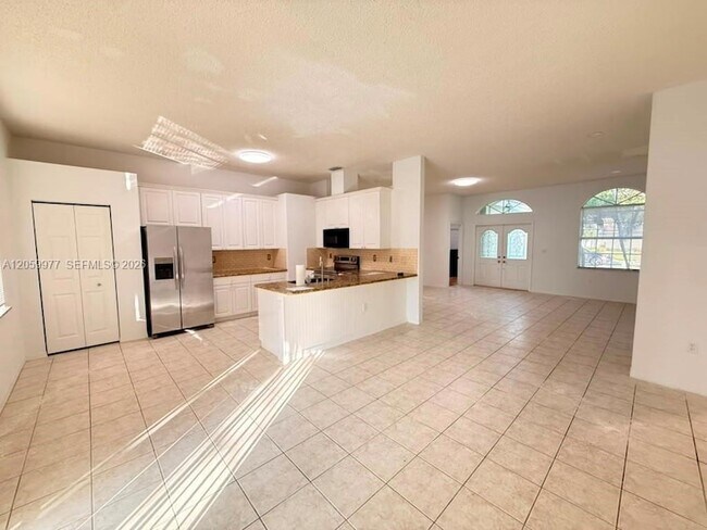 Building Photo - 420 SE 23rd Ln