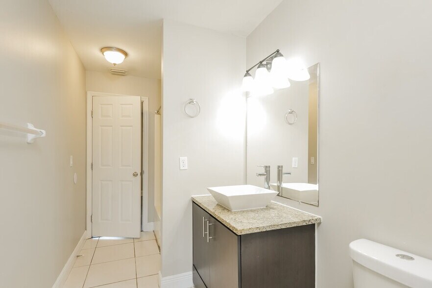 Building Photo - 845 SW 37th Ln