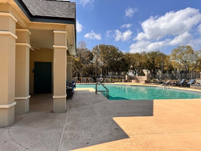 Building Photo - 13703 Richmond Park Dr N