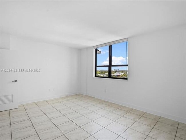 Building Photo - 10185 Collins Ave