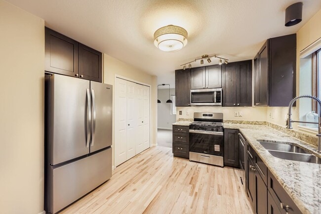 Building Photo - 4854 Franklin Dr