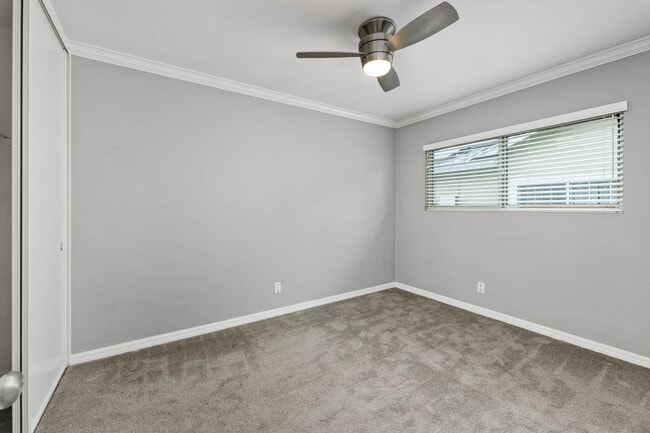 Building Photo - Rare, fully updated, private cul-de-sac one-story single-family house