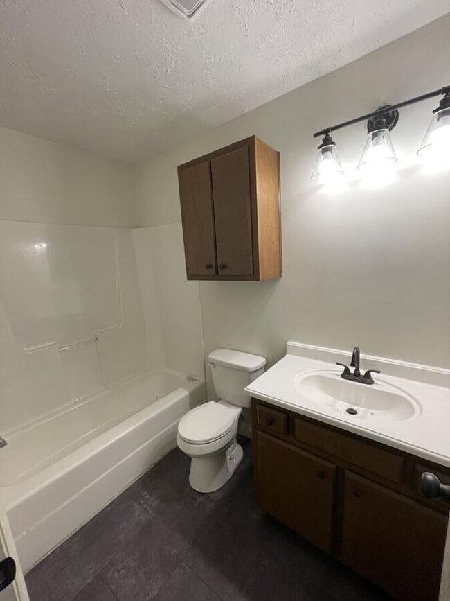 Building Photo - 100 Coconut Grove Dr