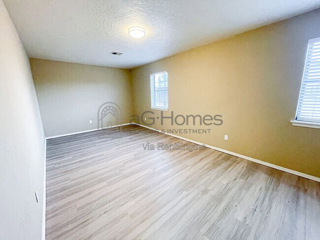 Building Photo - 8412 S Douglas Ave