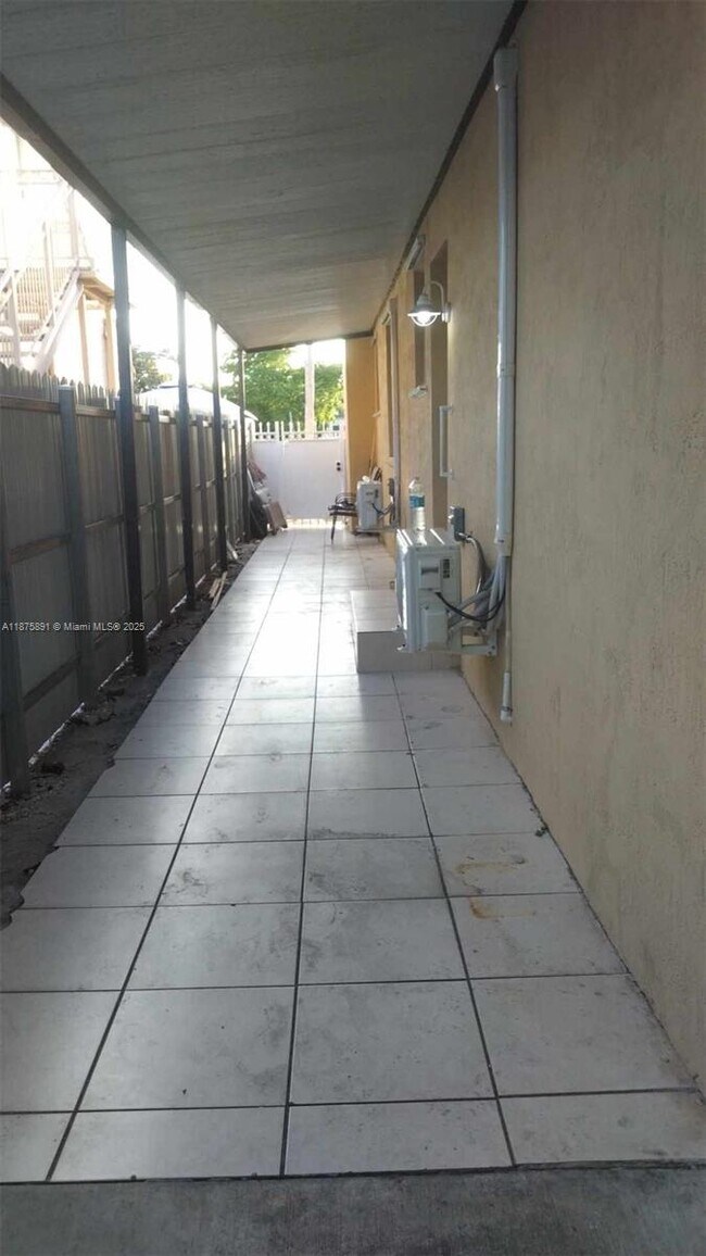 Building Photo - 621 NW 23rd Pl