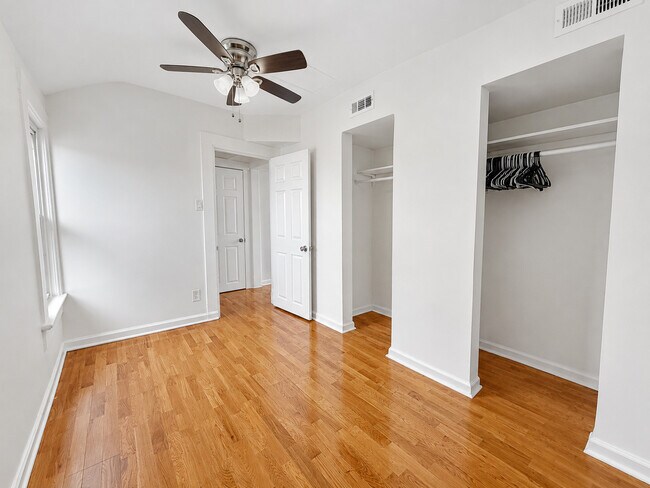 Building Photo - 1830 N Mozart St