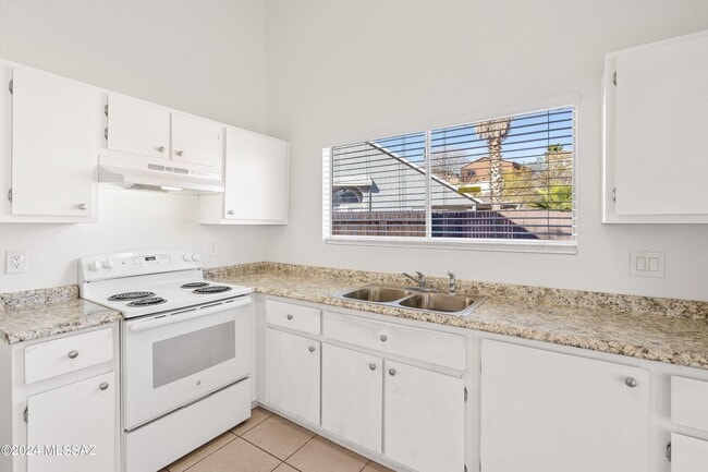 Building Photo - 7209 S Avenida Del Nopal