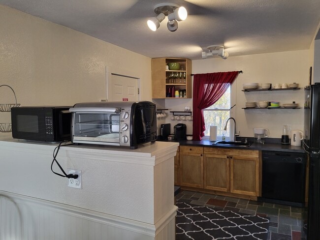 Building Photo - 30 Main St