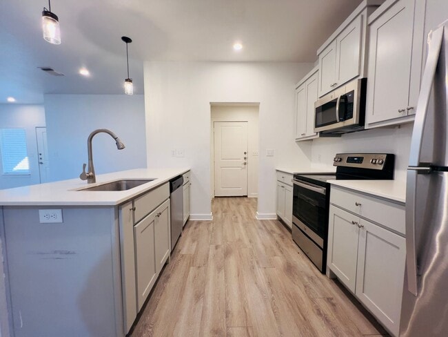 Building Photo - Spacious 3-Bedroom Townhouse Near Texas Tech