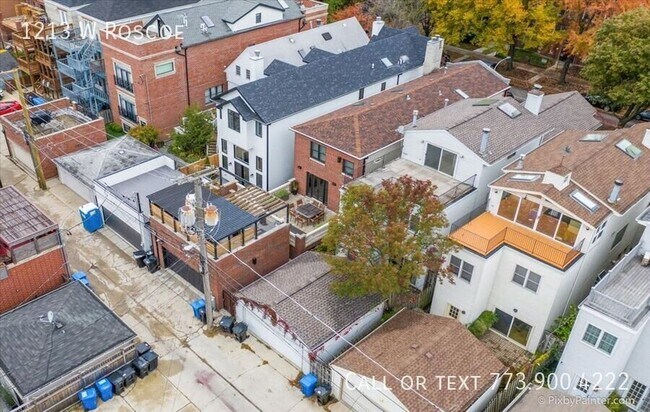 Building Photo - 1213 W Roscoe St