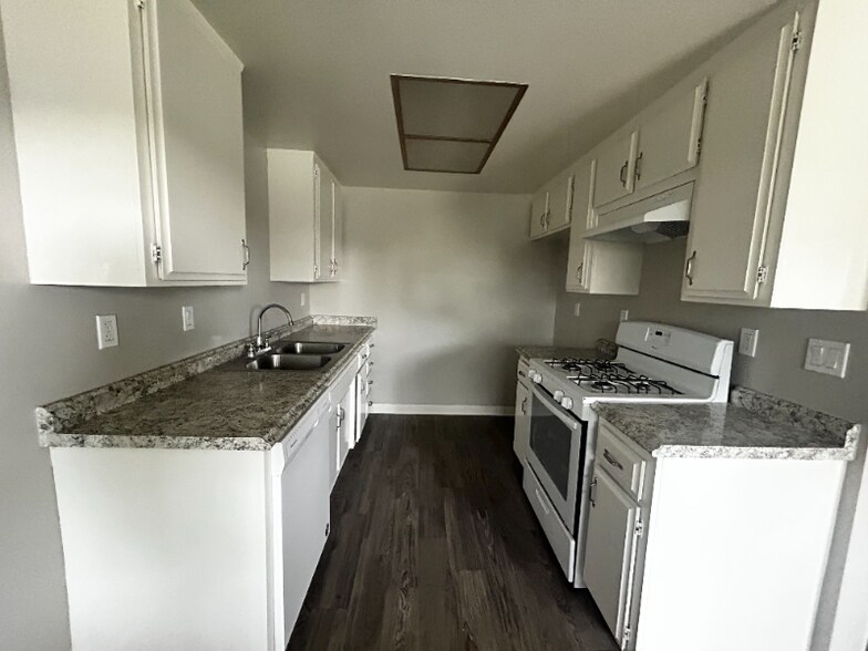 Primary Photo - 5305 Tyler Ave