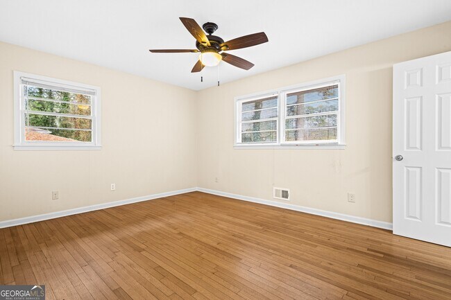 Building Photo - 816 Valley Creek Dr