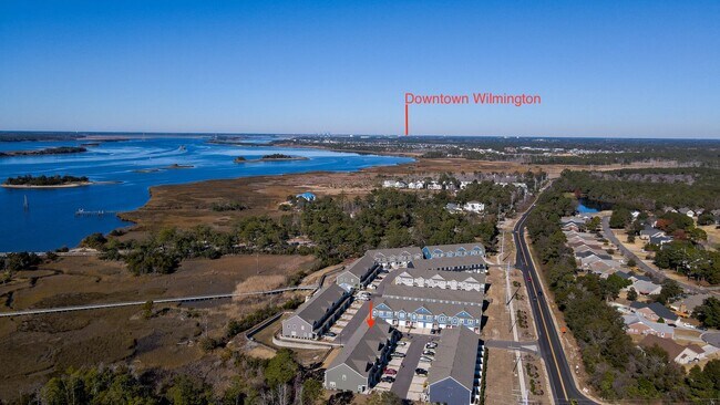 Building Photo - Breathtaking Water Views!