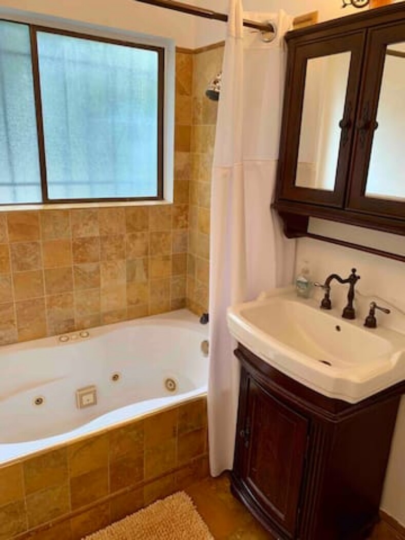 Full Bath - 1153 N Ogden Dr