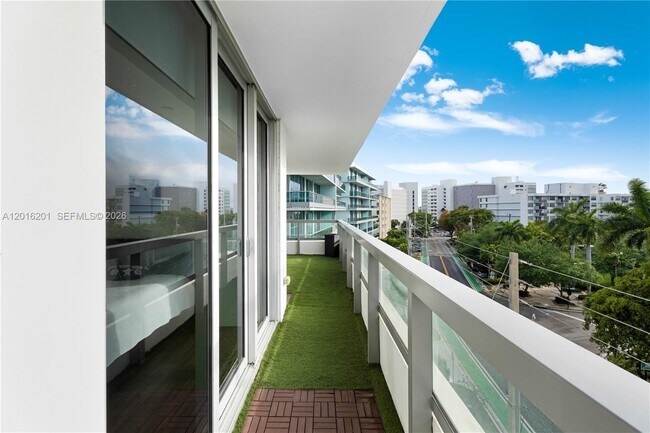 Building Photo - 9261 E Bay Harbor Dr