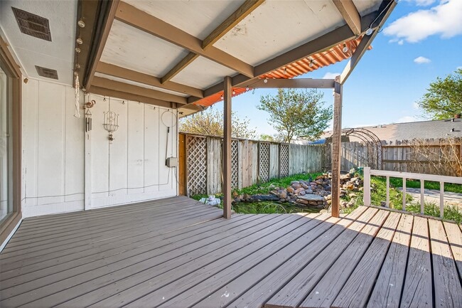 Building Photo - 19531 Woodglen Dr