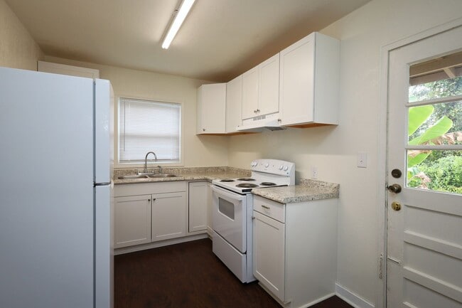 Building Photo - 1705 Clover Dr