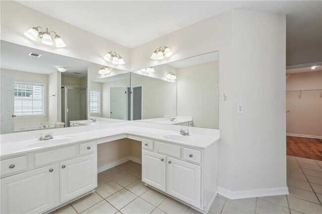 Building Photo - 916 Wendlebury Ct