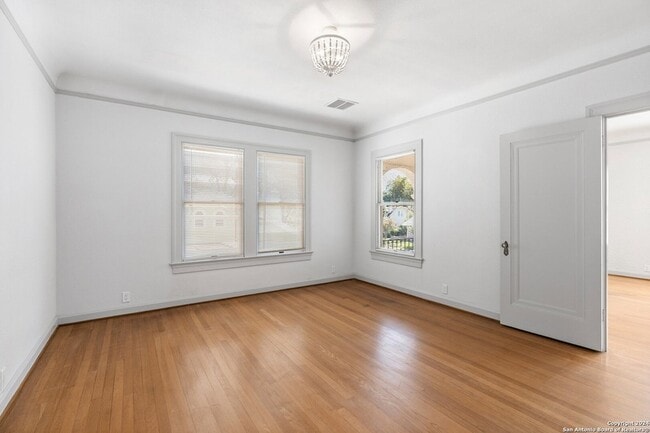 Building Photo - 331 W Elsmere Pl