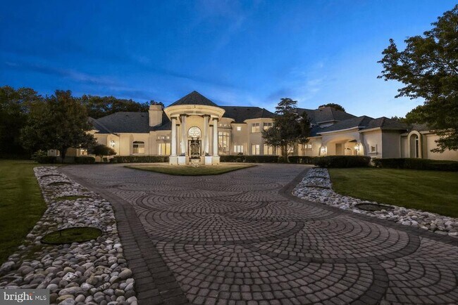 Building Photo - 636 S New York Rd