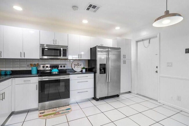 Building Photo - 10489 Mateo Ct