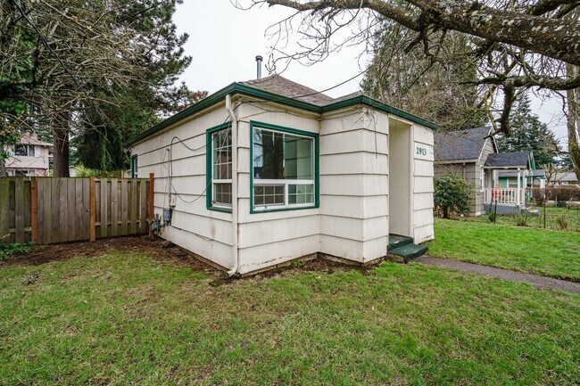 Building Photo - 1 Bedroom 1 Bath with Detached Garage