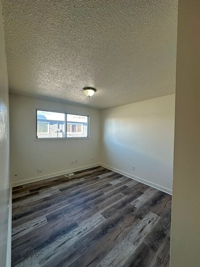 Building Photo - 3 Bedroom Duplex with Carport