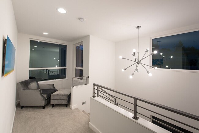 Building Photo - Immaculate, Kirkland Newer Construction - ...