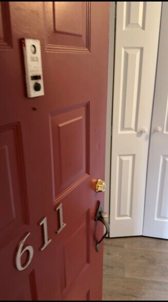 Building Photo - 611 Painters Xing