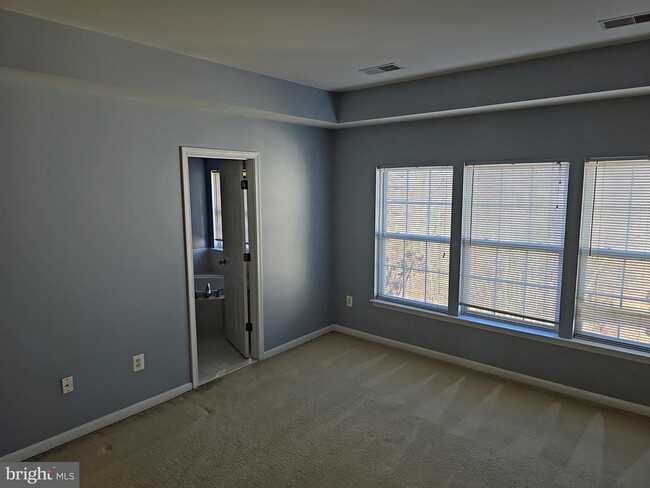 Building Photo - 8557 Wyngate Manor Ct