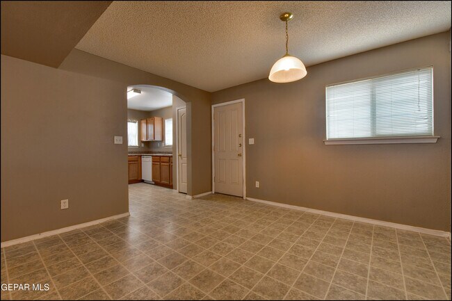 Building Photo - 3404 Blue Earth Ln