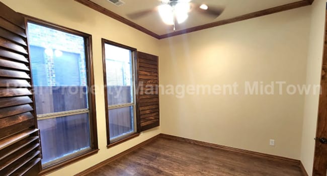 Building Photo - Well-Planned 4BR/3BA—Space for Guests, Off...
