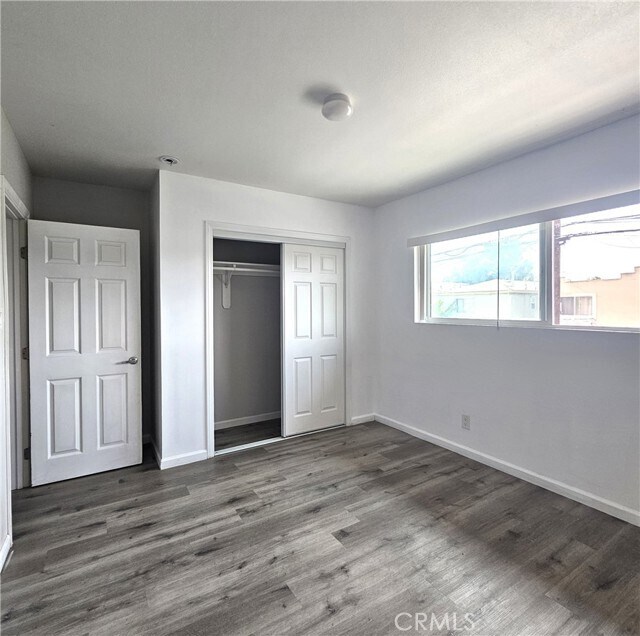 Building Photo - 320 E Hullett St