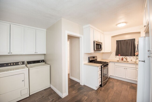 Building Photo - One Bed One Bath