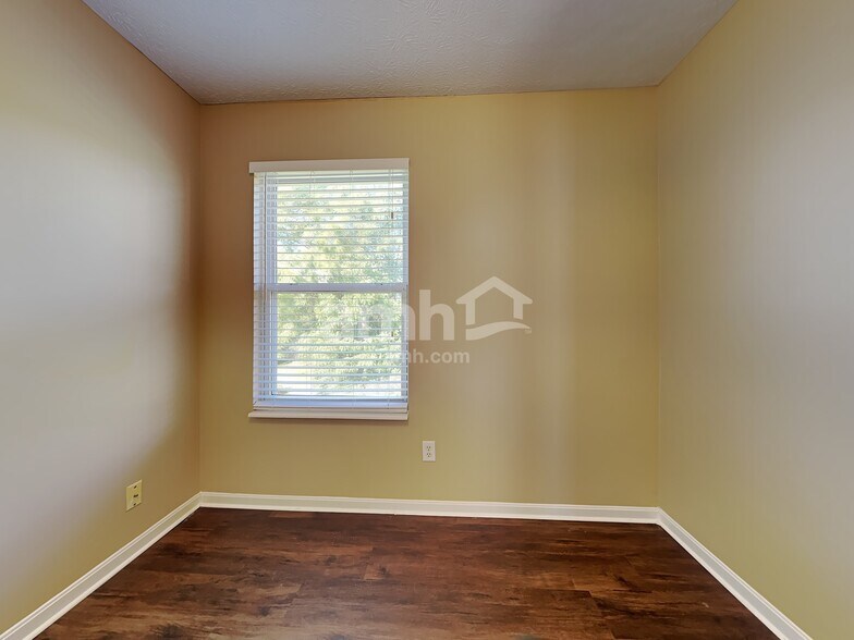 Building Photo - 127 Strawberry Fields Dr