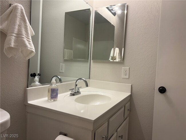 Building Photo - 8832 Villa Ridge Dr