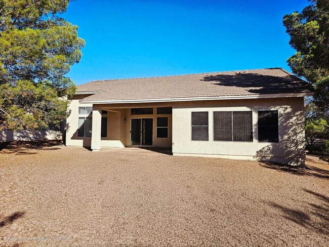 Building Photo - 1725 W Tumbleweed Ln