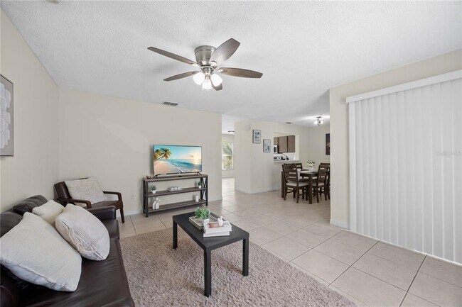 Building Photo - 2116 Cypress Bay Blvd