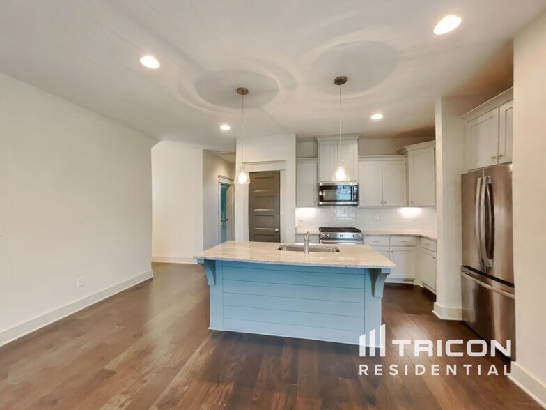 Building Photo - 1224 Hillwood Private Cove